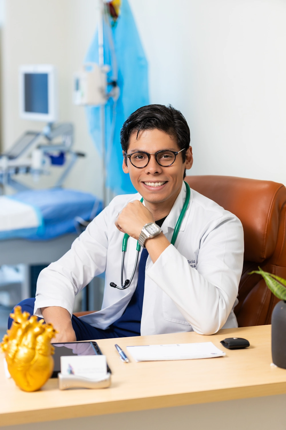 Dr. Dario Mencía
